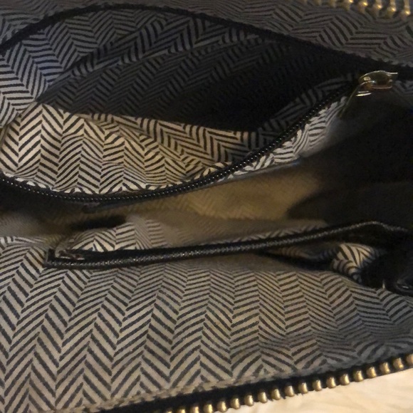 Crossbody - Picture 5 of 8